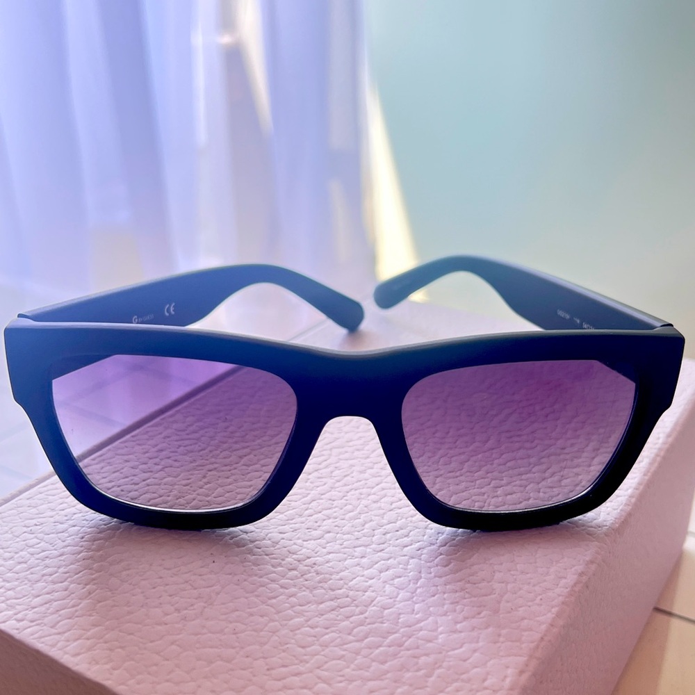 Guess Matte Black Sunglasses EUC